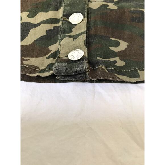 Almost‎ famous camo skirt size 5 - Picture 4 of 7